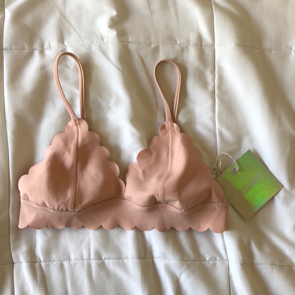 NWT Missguided scalloped light pink bikini top